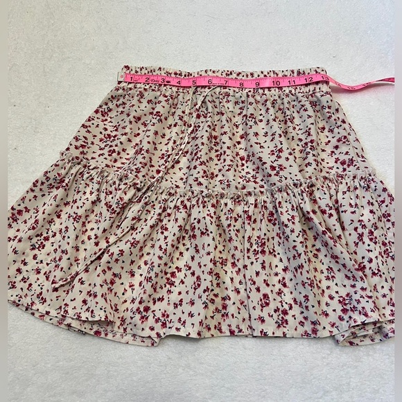 Princess Polly Floral Ruffle Tiered Mini Skirt - Size 4 (26") - Picture 3 of 11